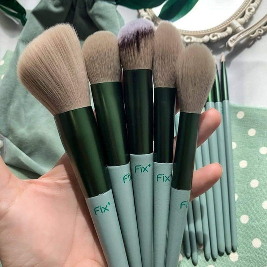 ProGlow 13 – Brush Set with Pouch